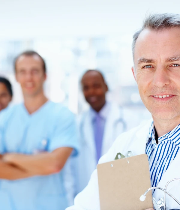 medicos explicando el coste de tratamiento para los opioides